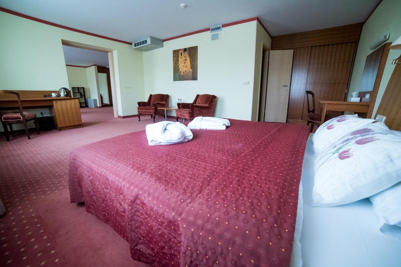 Hotel Tigra Priekuļi Esterno foto